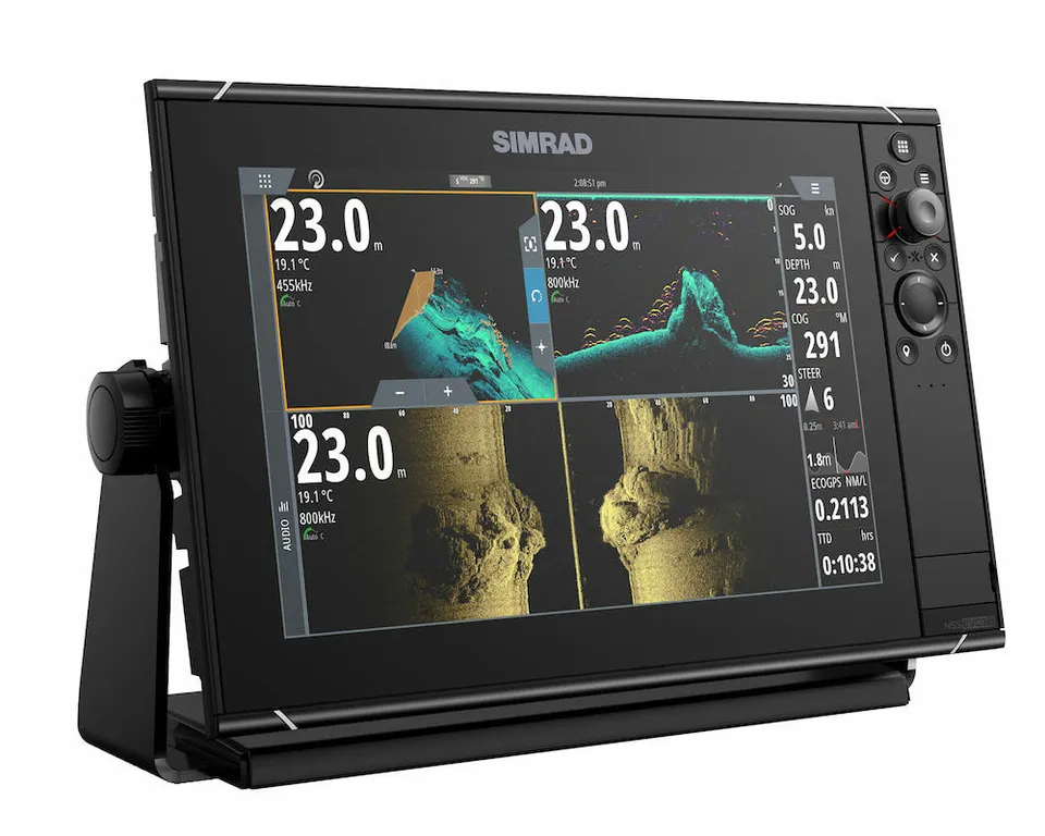 ������ Simrad NSS12 evo3S with World Basemap