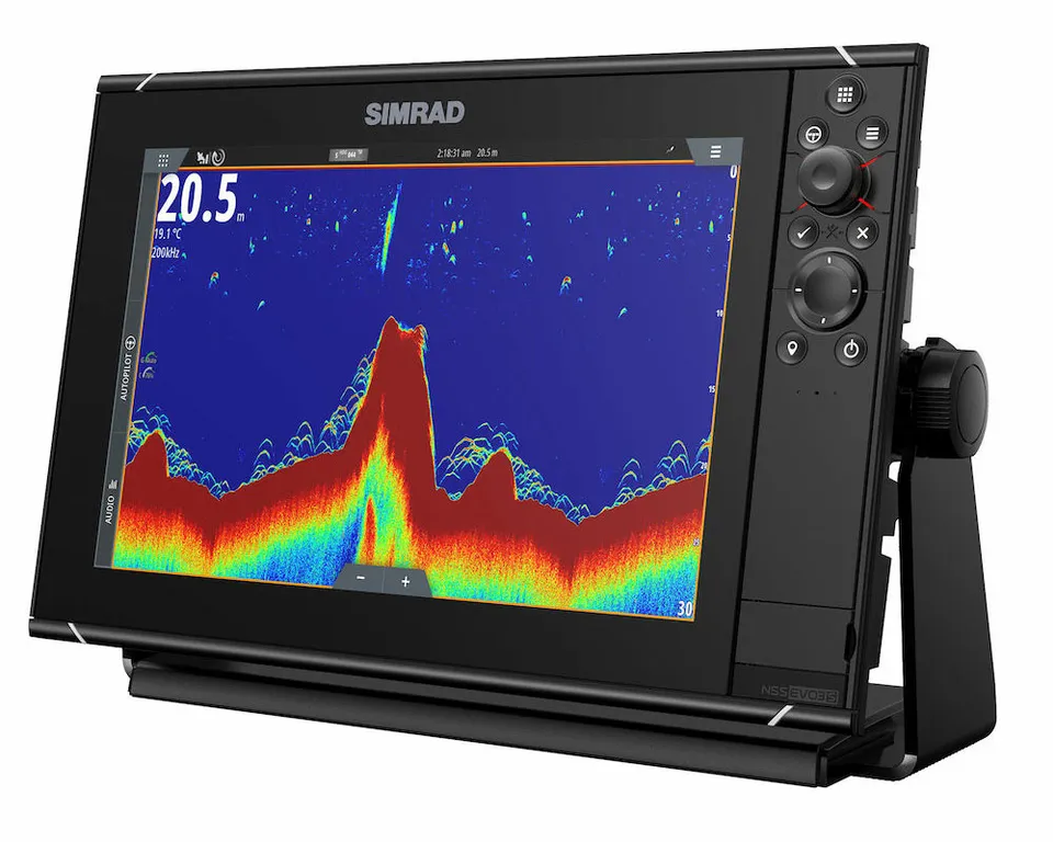 ������ Simrad NSS12 evo3S with World Basemap