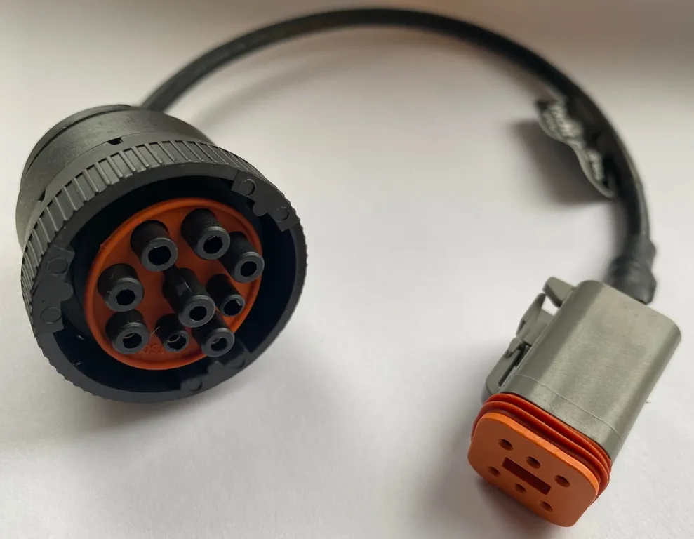 ������� Cummins Round 9-pin ��� ����� YDEG-04